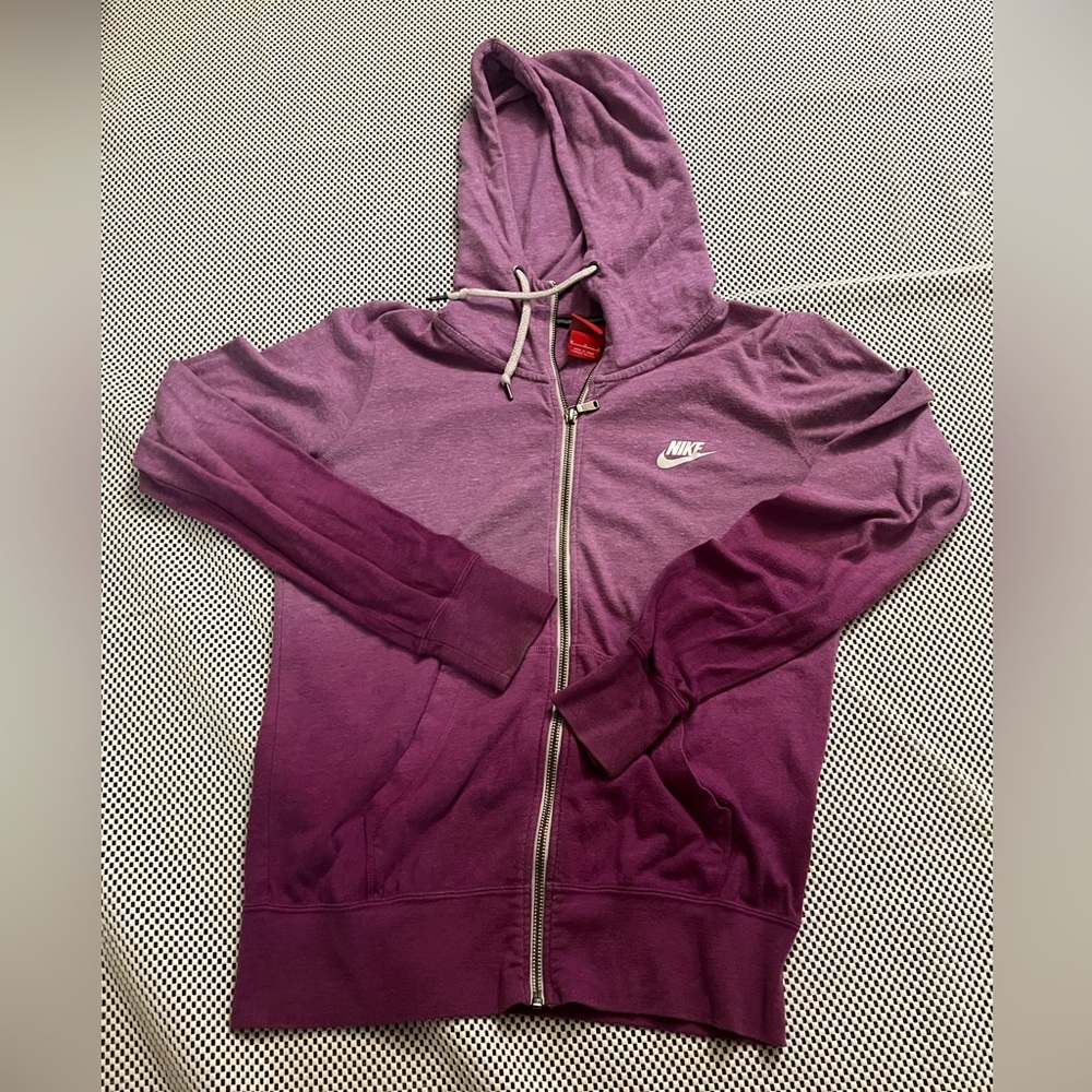 Nike Women's Hoodie: Active Elegance, Superior Comfort, Timeless Athletic Style!
